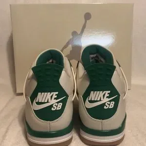 Air Jordan 4 Retro SP. Green/White. Size 10.5 Happy ST Patrick Day Hat 7 5/8. Nike SB X Jordan 4 Retro SP  main image 3